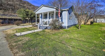 Pet-friendly Charleston Home w/ Fenced Yard!