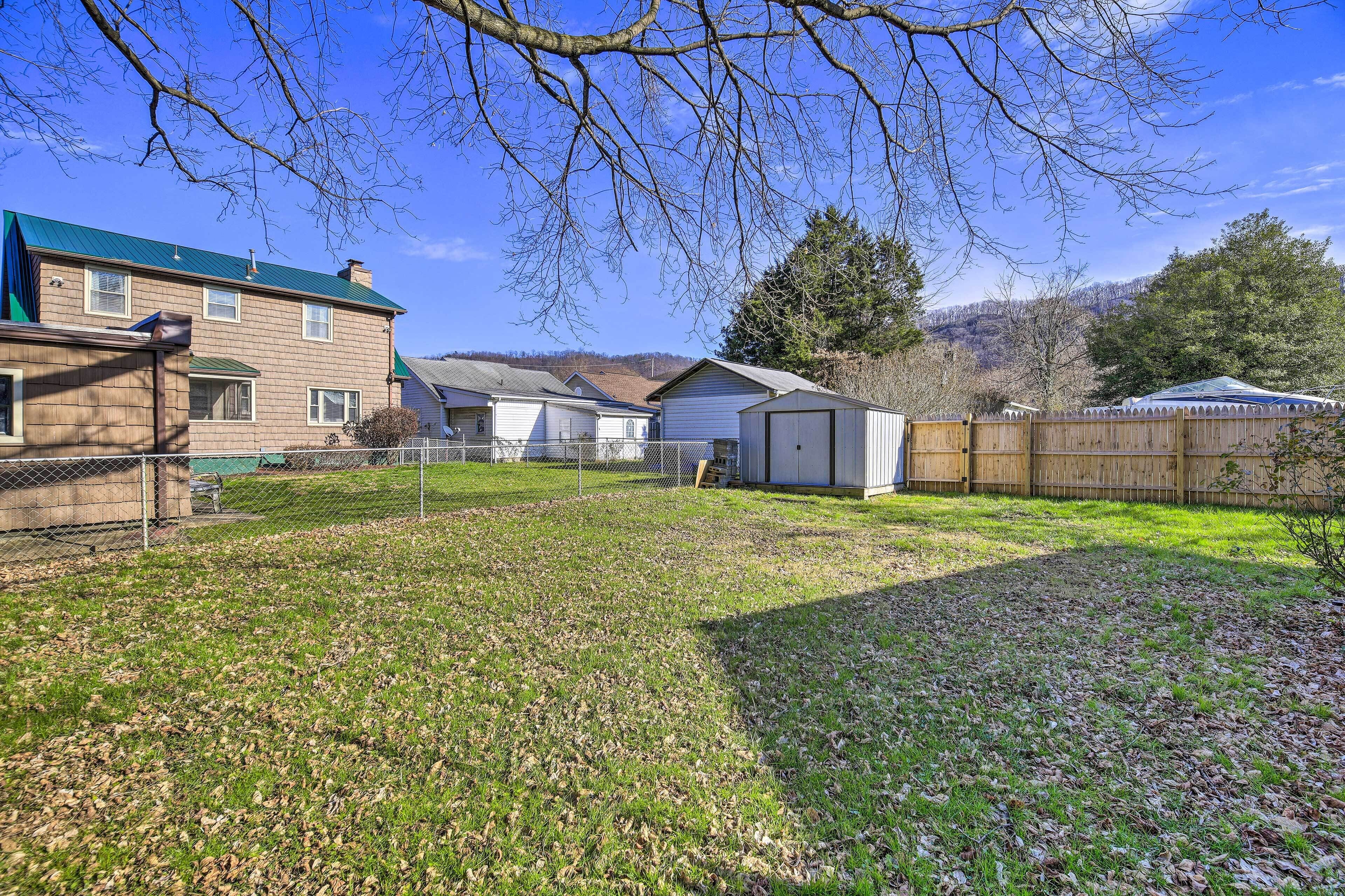 Pet-friendly Charleston Home w/ Fenced Yard!