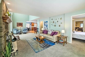 3 bedrooms, laptop workspace, free cribs/infant beds, bed sheets - Lakefront Grant Getaway w/ Deck + Fire Pit! (Grant)