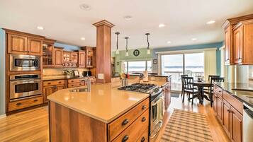 Casa (3 Bedrooms) | Cocina privada | Microondas, horno, parrilla de estufa y lavavajillas