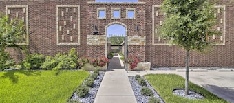 Private Patio: Edinburg Couple's Retreat!