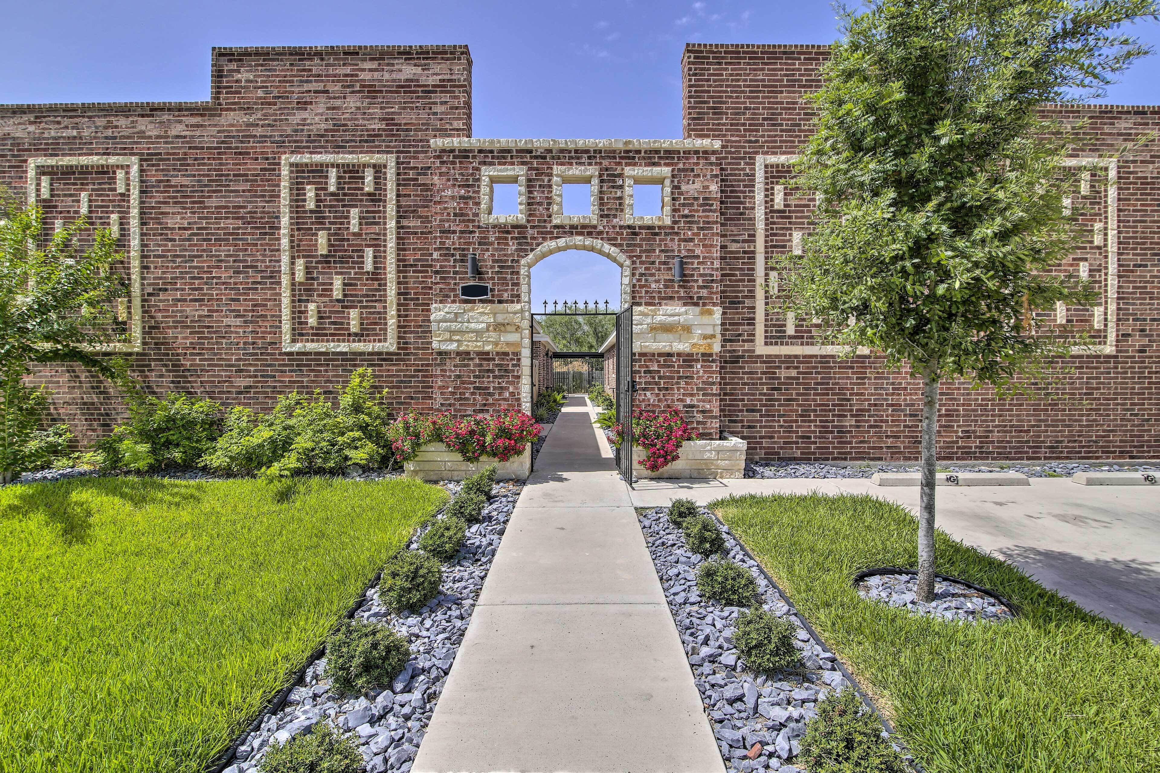 Gorgeous Edinburg Getaway ~ 2 Mi to Utrgv!