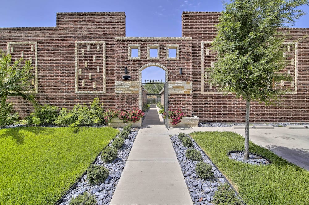 Private Patio: Edinburg Couple's Retreat! - Laguna Seca, TX