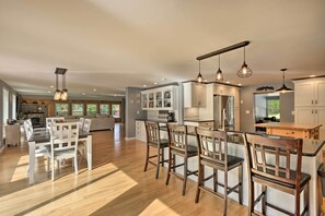 Dining - Peaceful Home w/ 11 Acres, Creek & Fire Pit! (Glenfield)