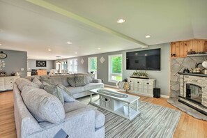 Televisie en een open haard