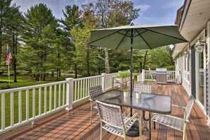 Outdoor dining - Peaceful Home w/ 11 Acres, Creek & Fire Pit! (Glenfield)