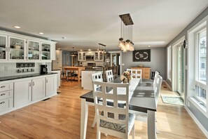 House (6 Bedrooms) | Dining - Peaceful Home w/ 11 Acres, Creek & Fire Pit! (Glenfield)