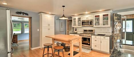 Microondas, horno, parrilla de estufa y lavavajillas