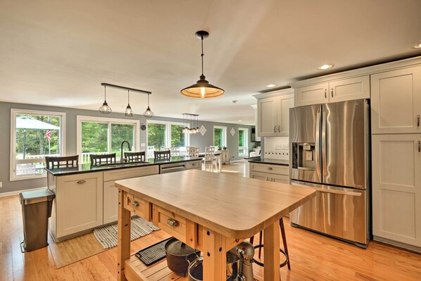 Huis (6 Bedrooms) | Privékeuken | Een microgolfoven, een oven, een kookplaat, een vaatwasser