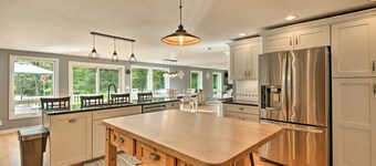 Peaceful Home w/ 11 Acres, Creek & Fire Pit!