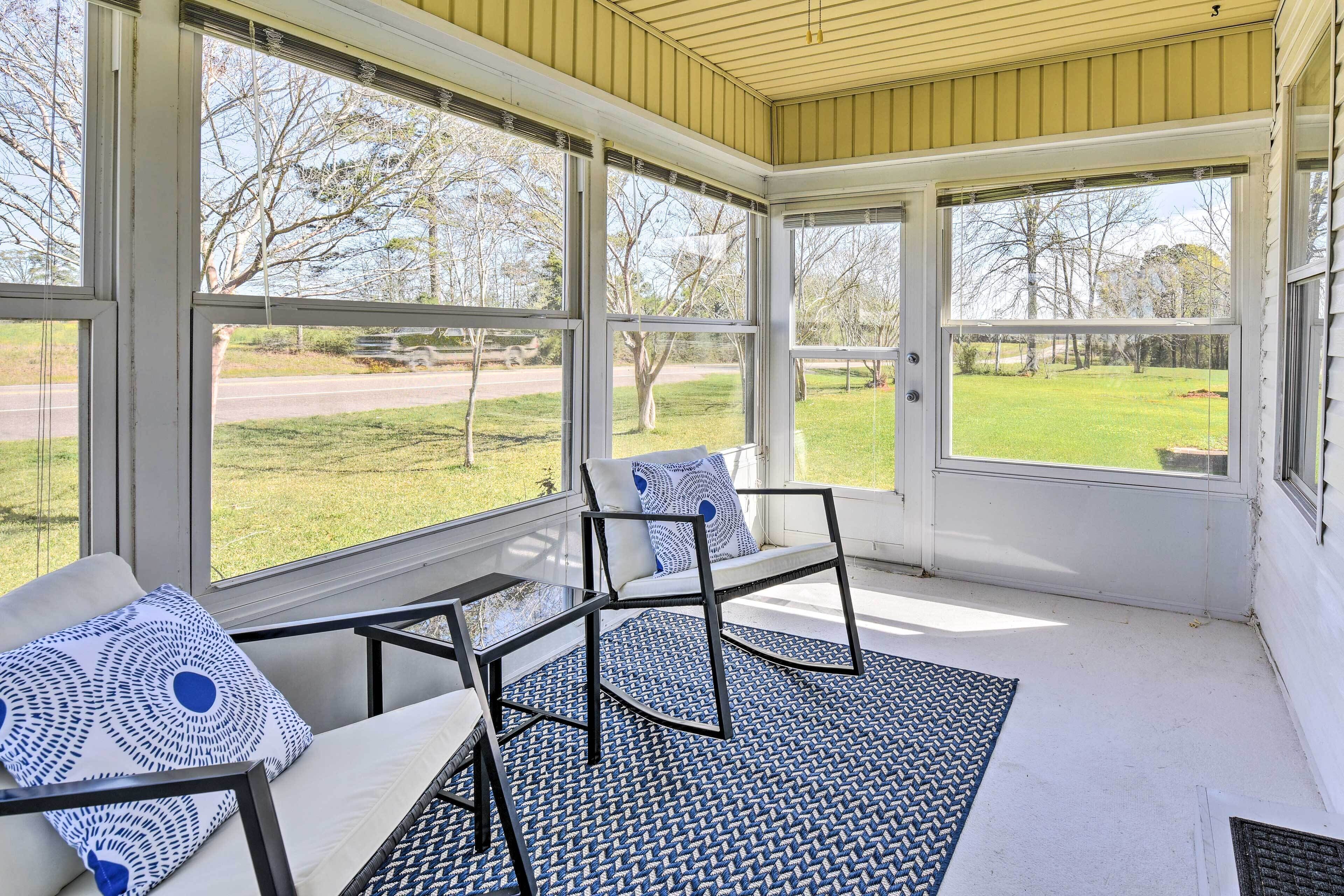 Peaceful Southern Countryside Escape w/ Porch