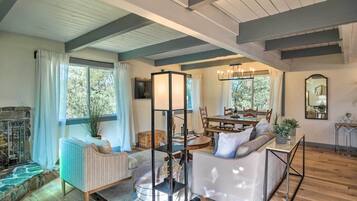 ํ์ฐ์ค (3 Bedrooms) | ๋ด๋ถ