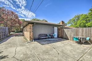 House (2 Bedrooms) | Interior - Pet-friendly Dallas Guest House w/ Patio! (Dallas)