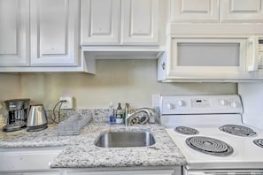 House (2 Bedrooms) | Interior - Pet-friendly Dallas Guest House w/ Patio! (Dallas)