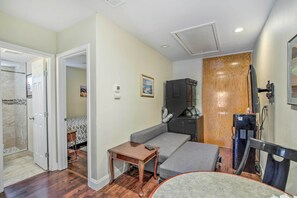 House (2 Bedrooms) | Interior - Pet-friendly Dallas Guest House w/ Patio! (Dallas)