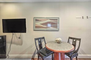 House (2 Bedrooms) | Interior - Pet-friendly Dallas Guest House w/ Patio! (Dallas)
