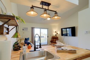 Apartment (1 Bedroom) | Interior - Pet-friendly Oak Harbor Condo: Walk to Lake! (Oak Harbor)