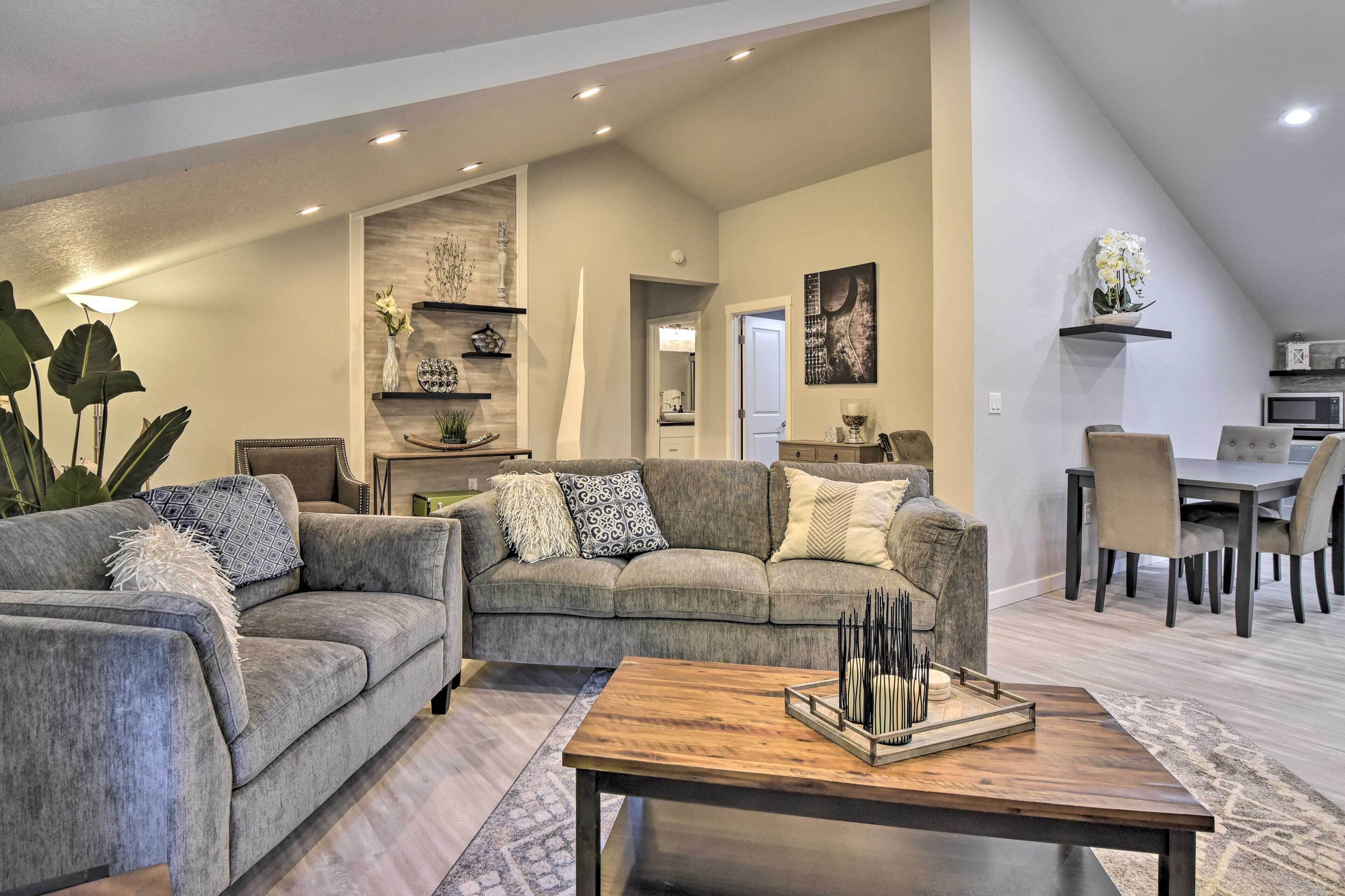 Oregon City Abode ~ 23 Mi to Dtwn Portland!