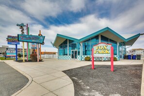 A motel with a blue exterior and a sign for Fox Park. - Pet-friendly Apartment in Wildwood < 1 Mi to Beach (Wildwood)
