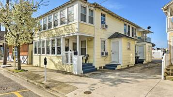 Apartment (2 Bedrooms) | Front of property