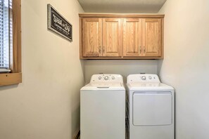 House (3 Bedrooms) | Interior - Quiet & Cozy Omaha Cabin ~ 20 Mi to Branson! (Omaha)