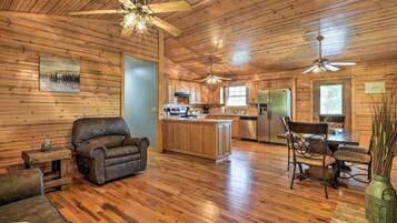 House (3 Bedrooms) | Interior