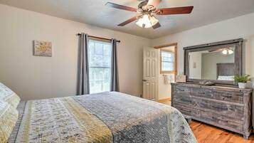 House (3 Bedrooms) | 3 bedrooms, free cribs/infant beds, bed sheets