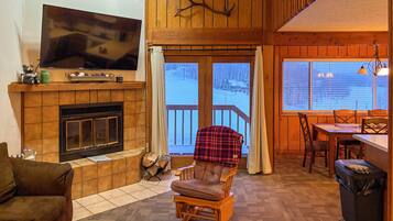 House (4 Bedrooms) | Front of property