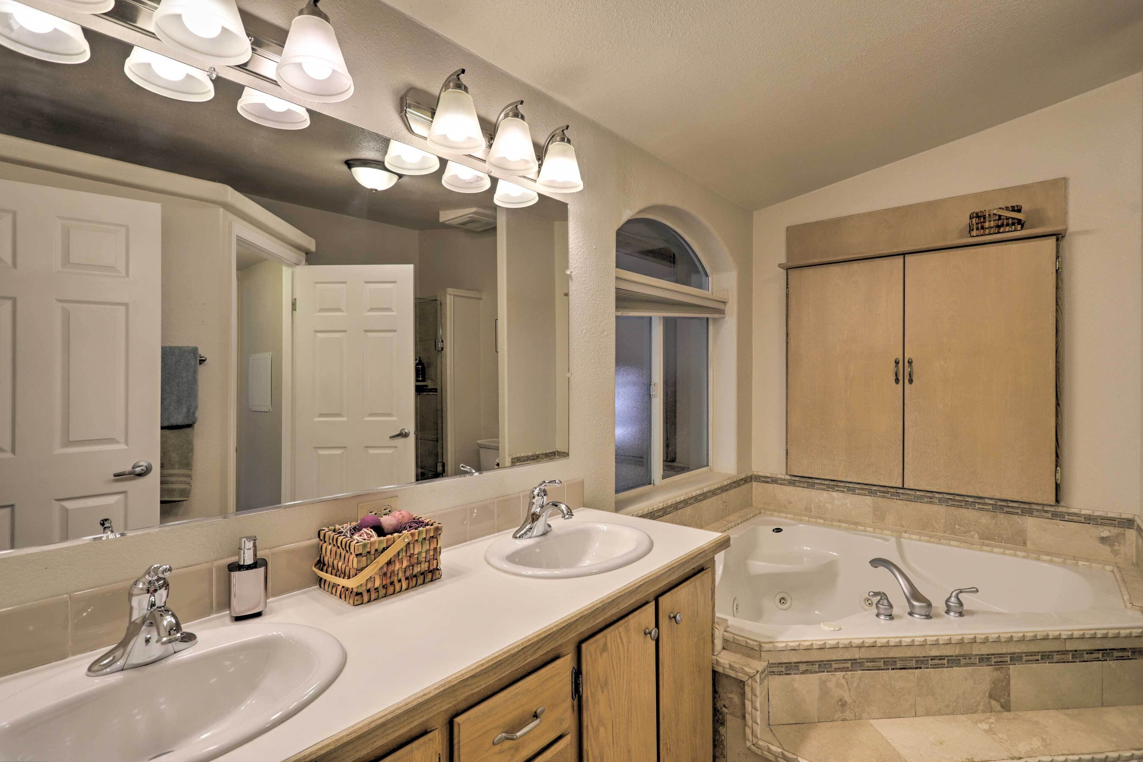 'red Rock Rambler' Moab Home w/ Hot Tub & Views!