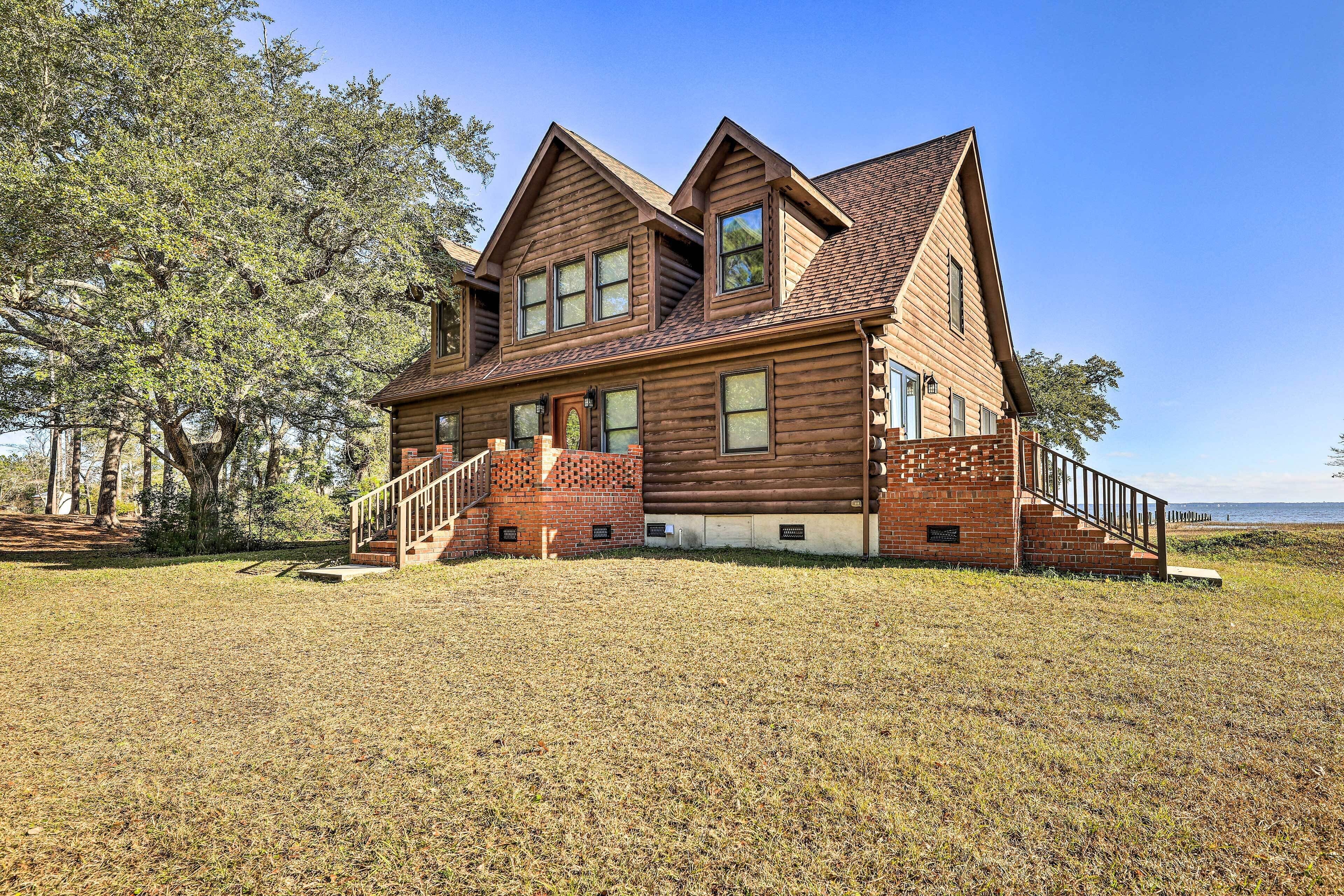 Picturesque Family Cabin w/ Views & Treehouse