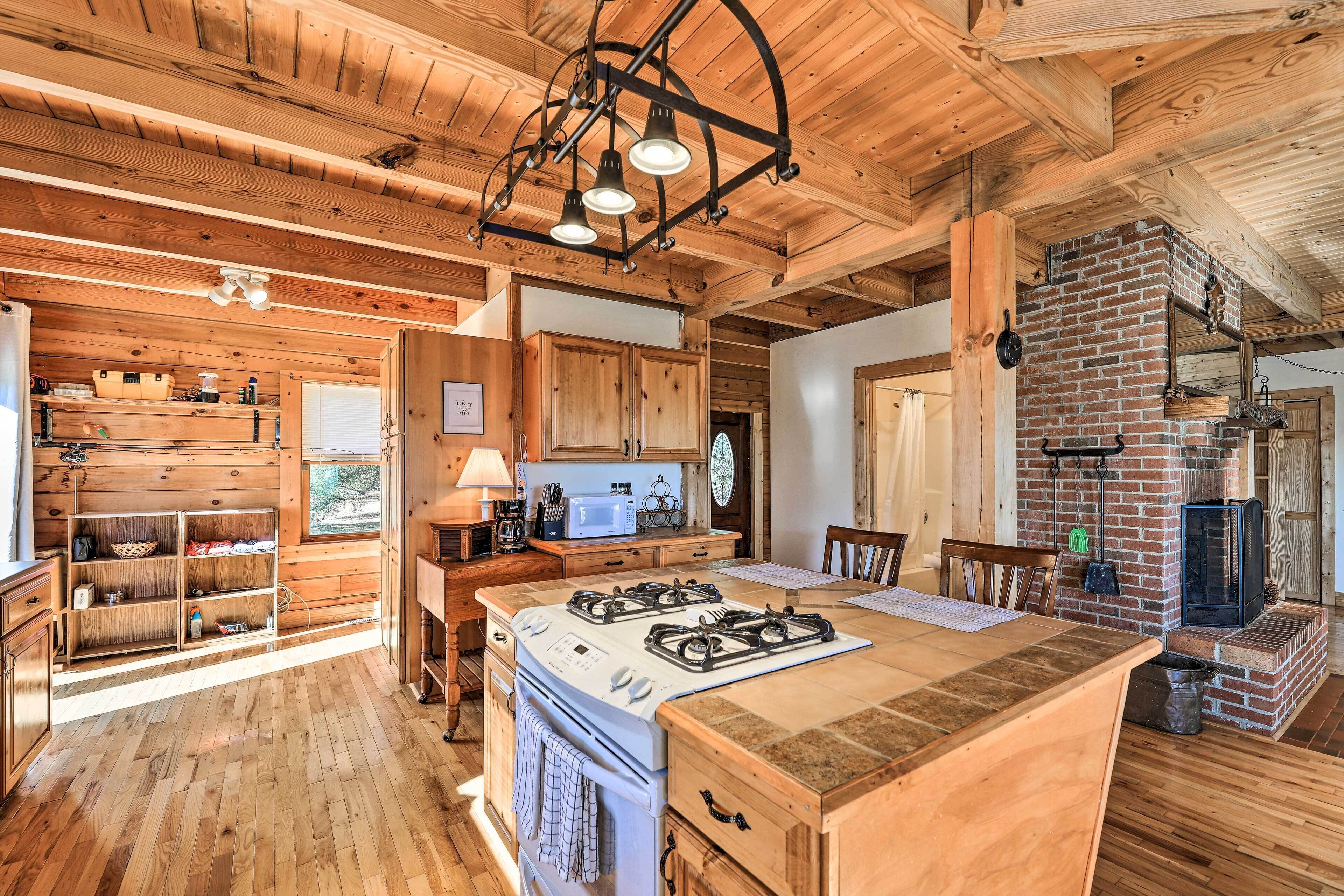 Picturesque Family Cabin w/ Views & Treehouse