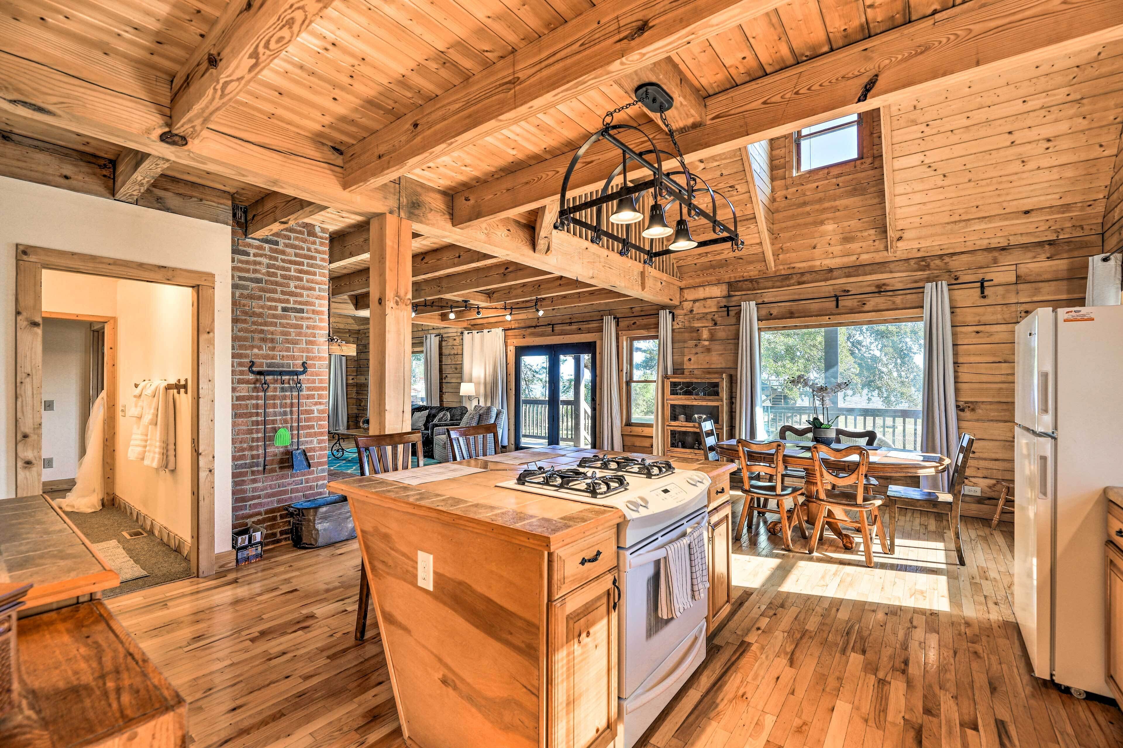 Picturesque Family Cabin w/ Views & Treehouse