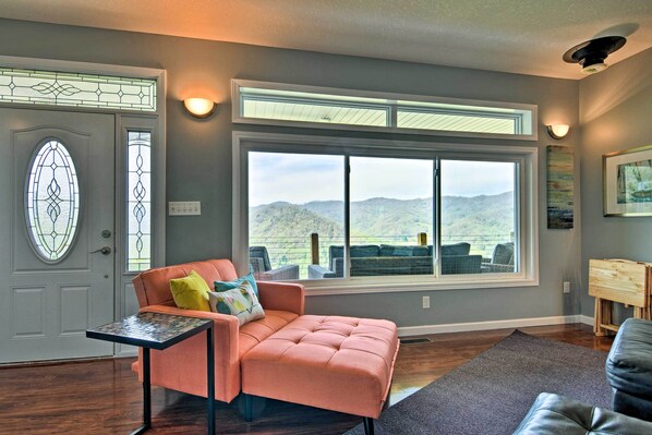 House (4 Bedrooms) | Interior - Private Blue Ridge Home w/ Hot Tub, Mountain Views (Marshall)