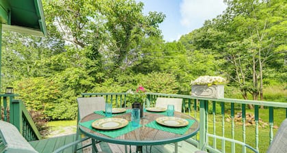 Pet-friendly Smoky Mountain Getaway w/ Fire Pit!