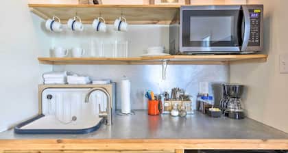 Old Town Getaway, Walk to Shopping, Dining, & Bay!