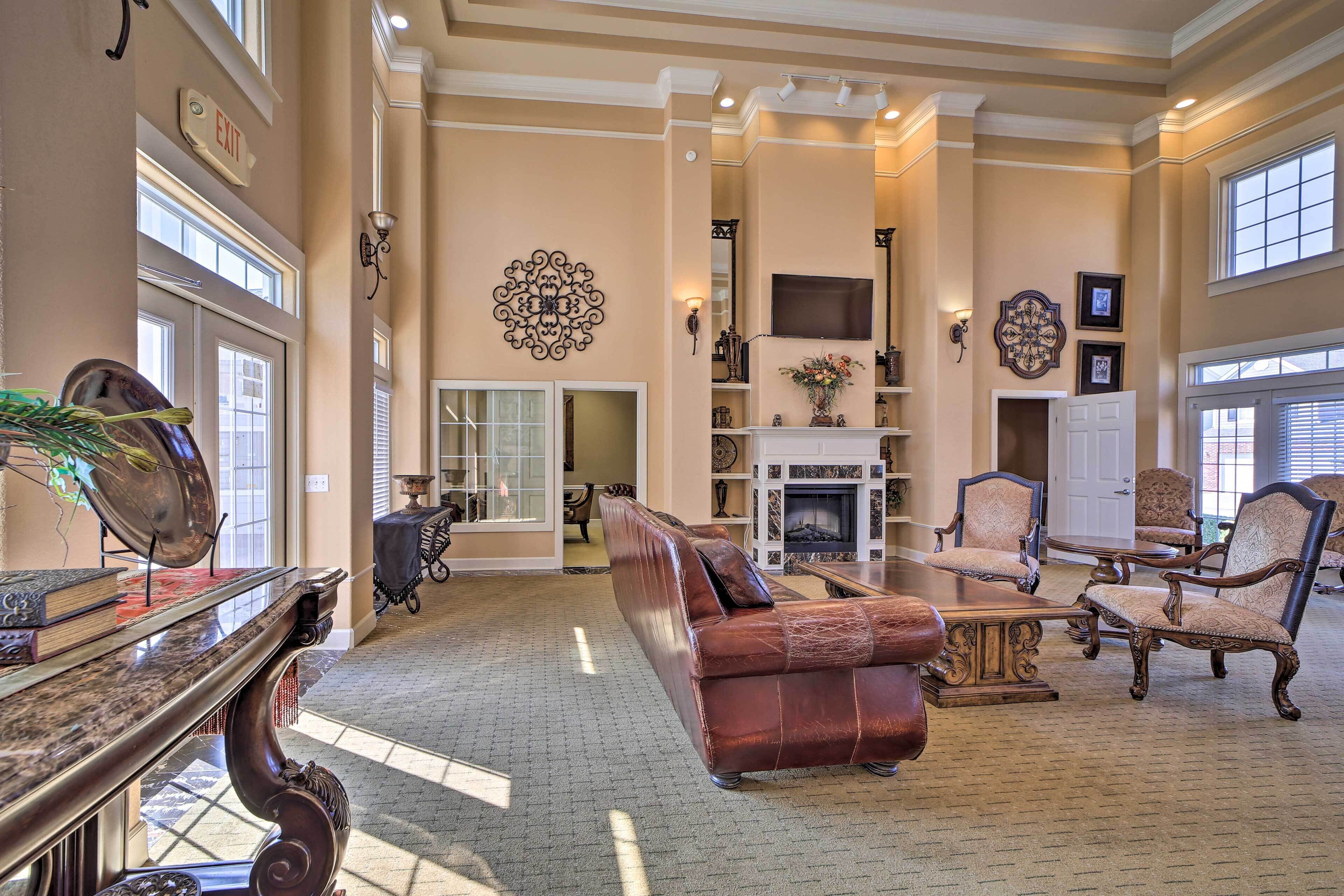 Monkey Island Townhome: Walk to Lake & Dining