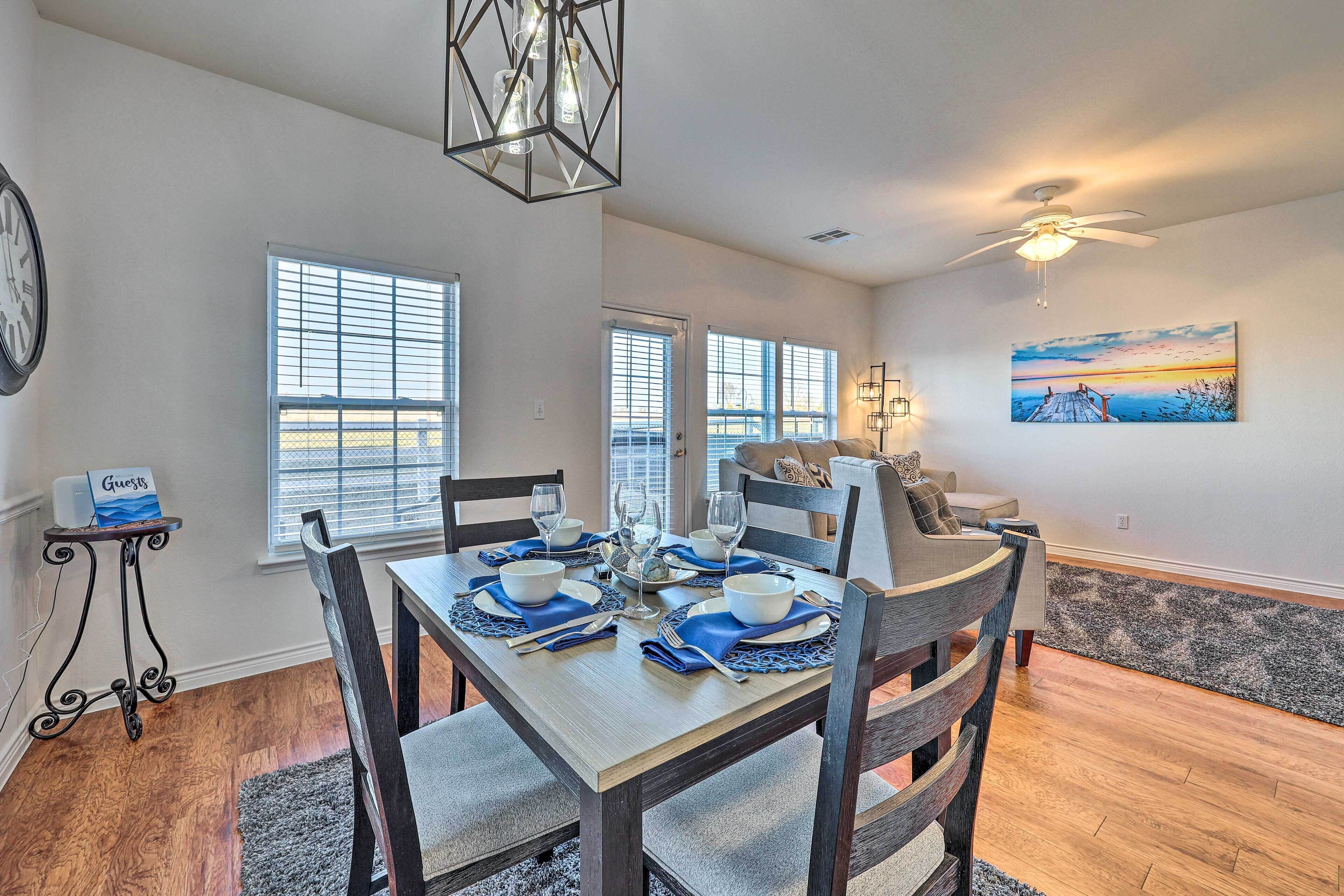 Monkey Island Townhome: Walk to Lake & Dining