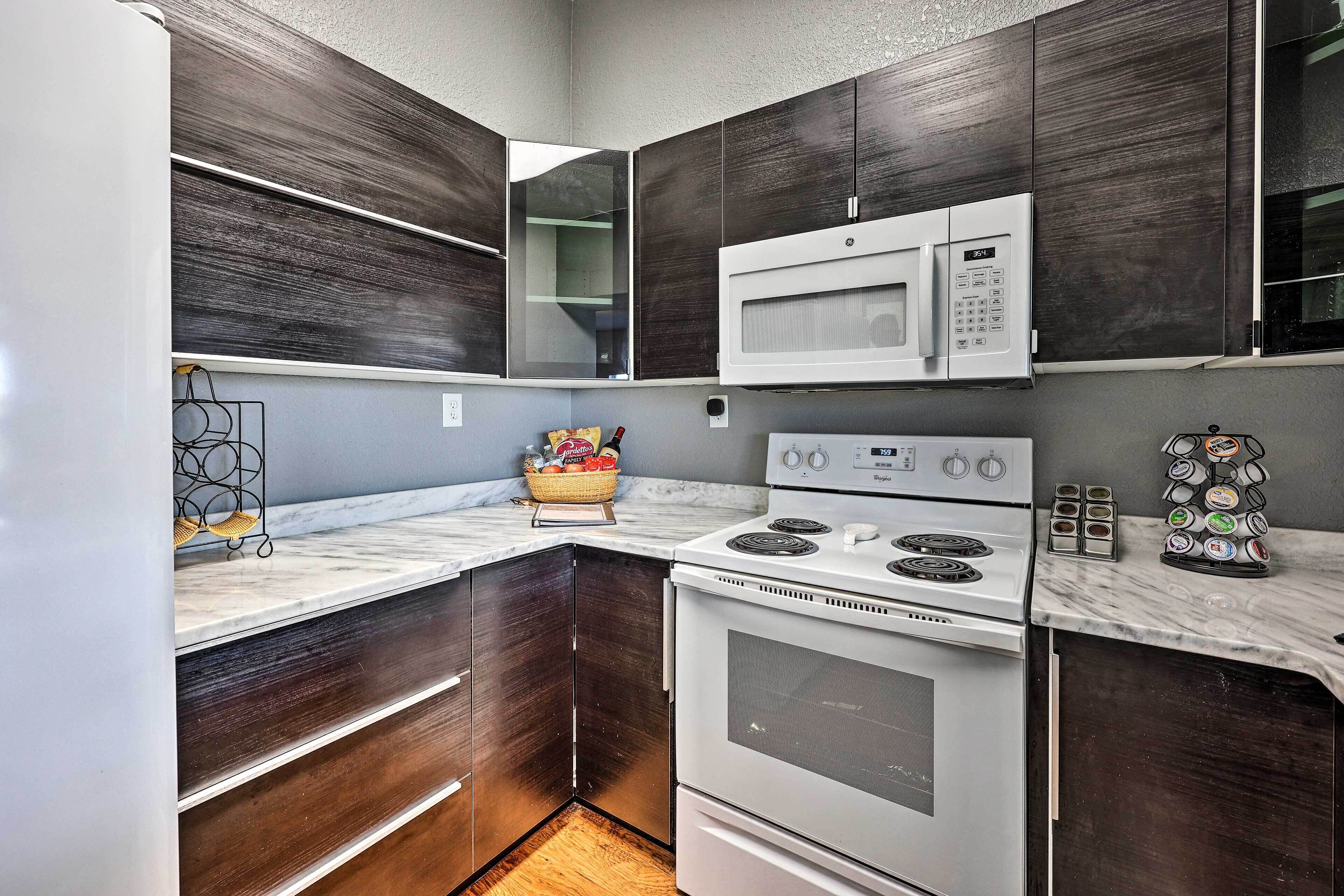 Monkey Island Townhome: Walk to Lake & Dining