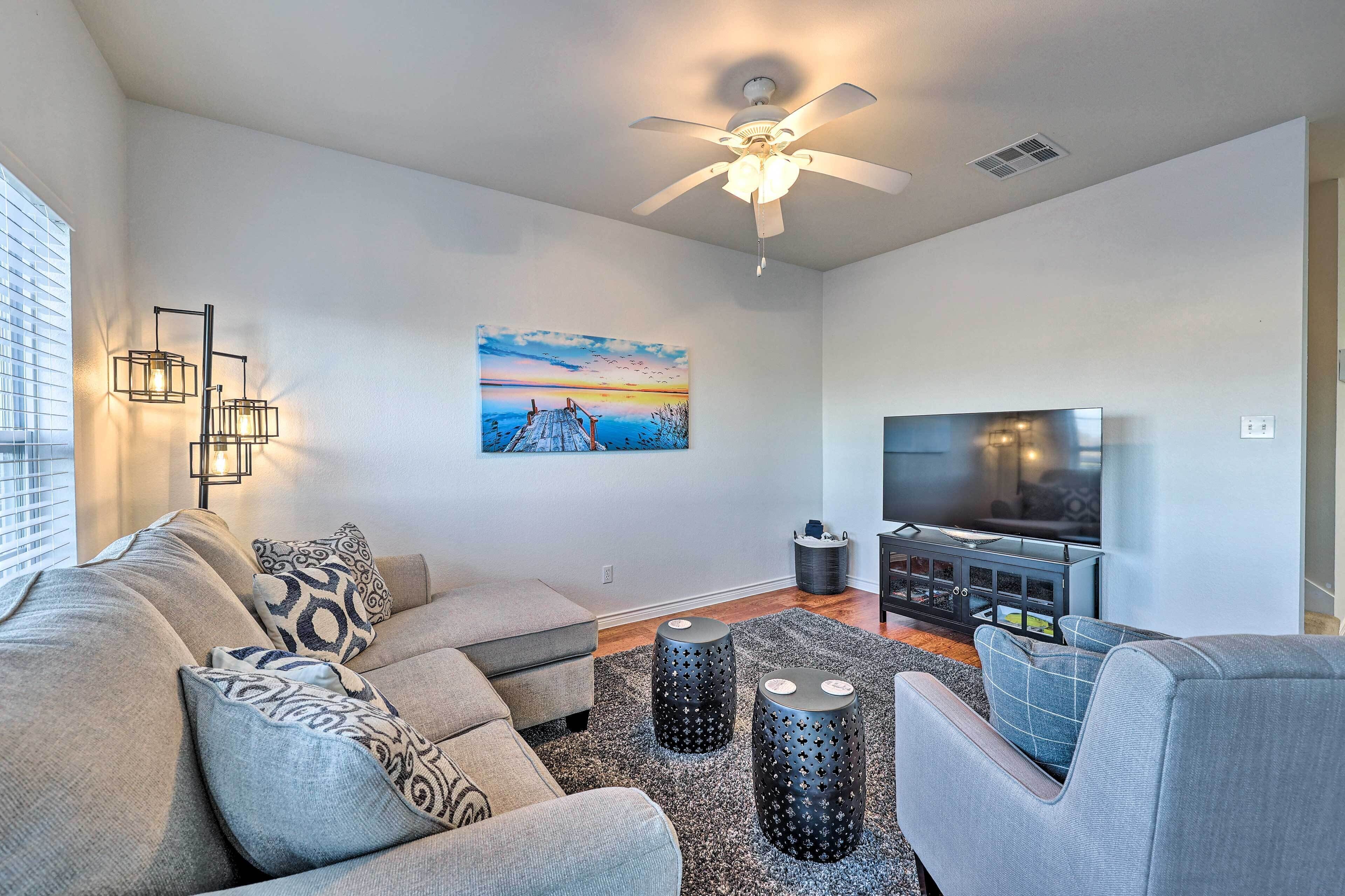 Monkey Island Townhome: Walk to Lake & Dining