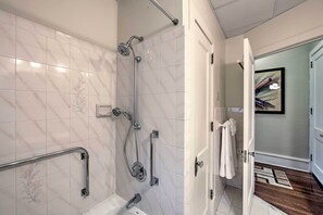 House (5 Bedrooms) | Interior - Spacious Reading Home w/ Patio - 2 Miles to Pagoda (Reading)