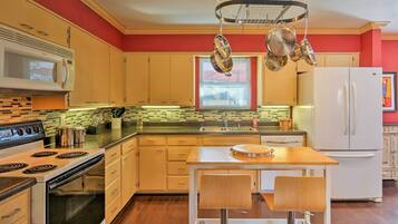 House (4 Bedrooms) | Interior