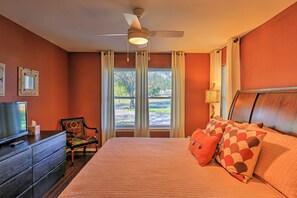 Interior - Pottsboro Home on 2 Acres w/ Hot Tub, Near Marina! (Pottsboro)