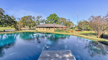 House (4 Bedrooms) | Front of property