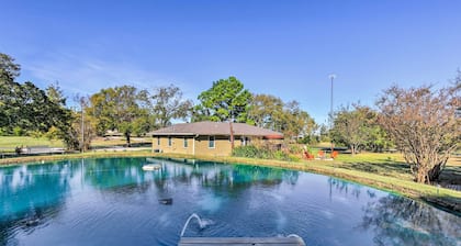 Pottsboro Home on 2 Acres w/ Hot Tub, Near Marina!