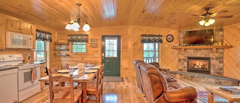 House (3 Bedrooms) | Interior