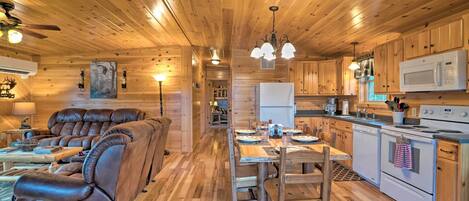 House (3 Bedrooms) | Interior