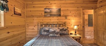 Deck, Hot Tub, Fire Pit: Rustic Cabin in Benezette