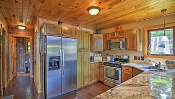 House (3 Bedrooms) | Interior