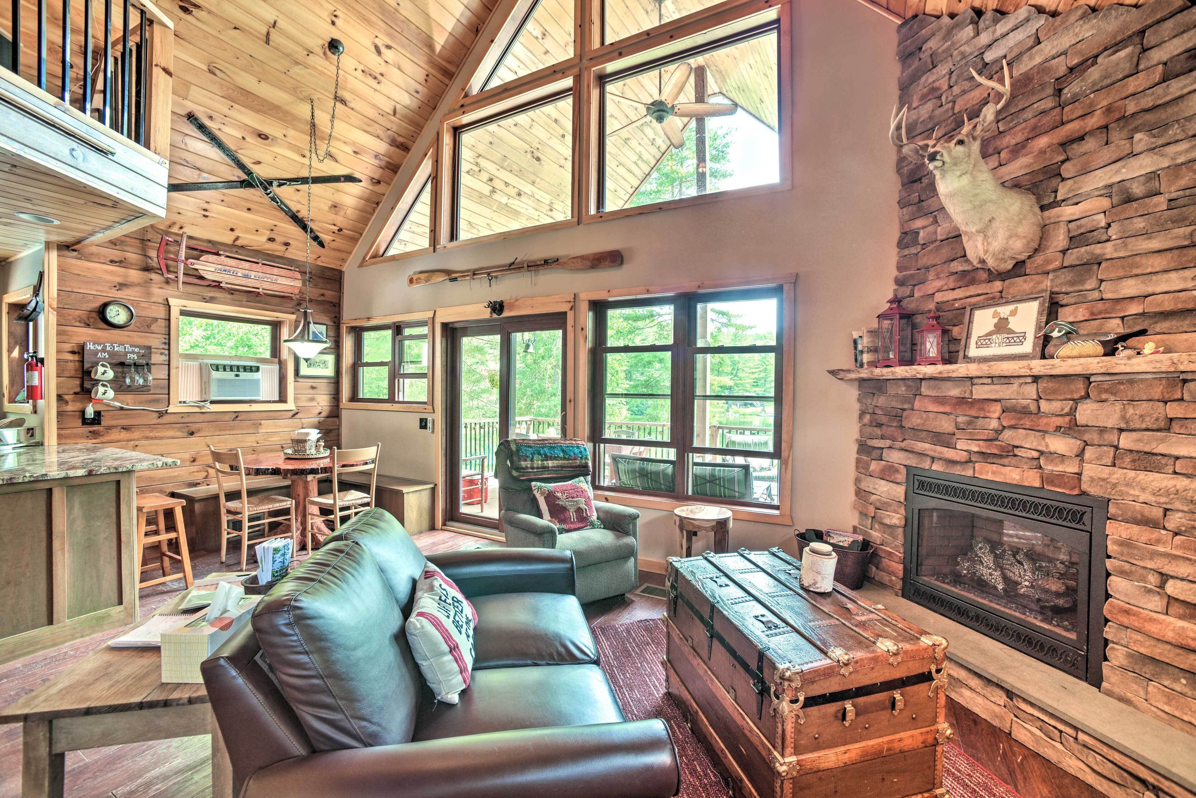 Quiet Adirondack Cabin on Private Lake!