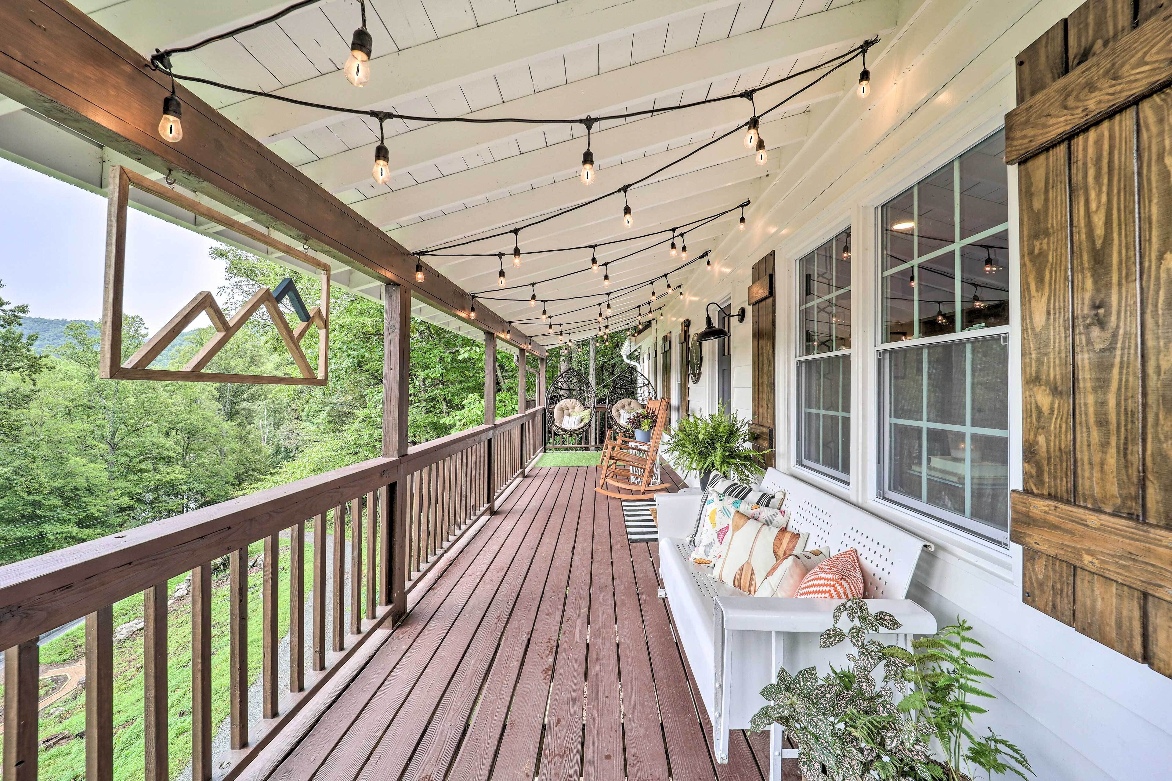 Riverfront Sugar Grove Home: Hot Tub & Views!